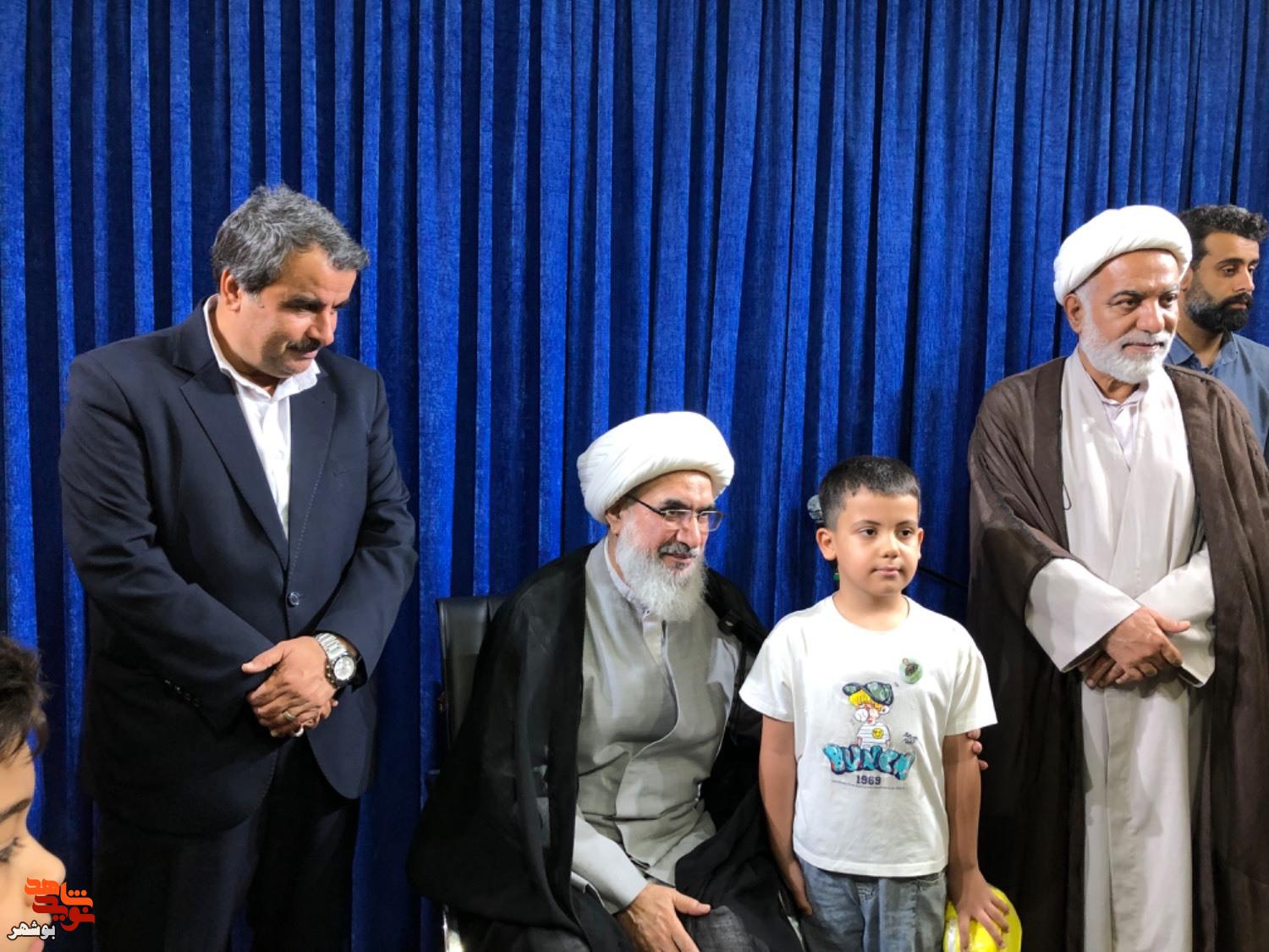 قابهایی از دورهمی پرمهر یادگاران شهدای بوشهر قابهایی از دورهمی پرمهر یادگاران شهدای بوشهر