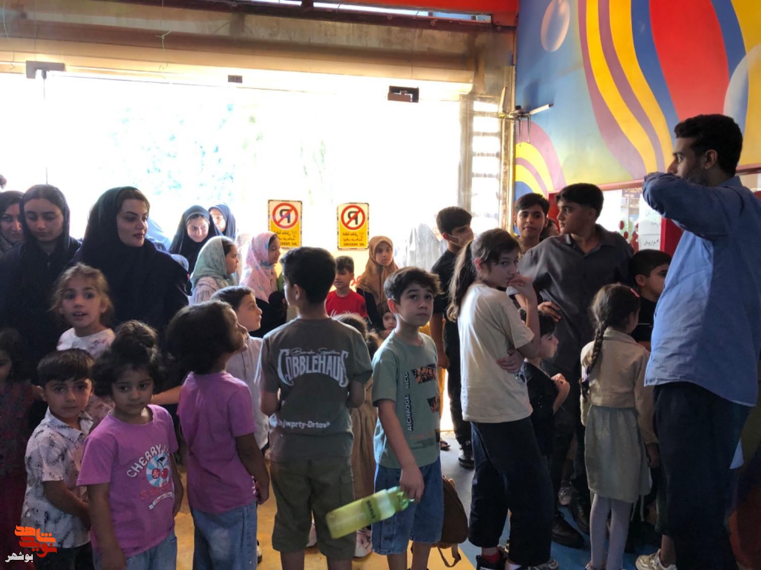 قابهایی از دورهمی پرمهر یادگاران شهدای بوشهر قابهایی از دورهمی پرمهر یادگاران شهدای بوشهر