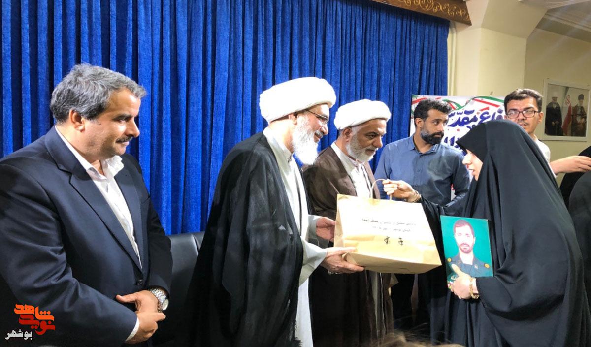 قابهایی از دورهمی پرمهر یادگاران شهدای بوشهر قابهایی از دورهمی پرمهر یادگاران شهدای بوشهر