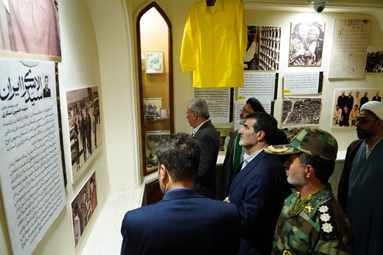معاون سیاسی استانداری قزوین از موزه شهدا بازدید کرد معاون سیاسی استانداری قزوین از موزه شهدا بازدید کرد