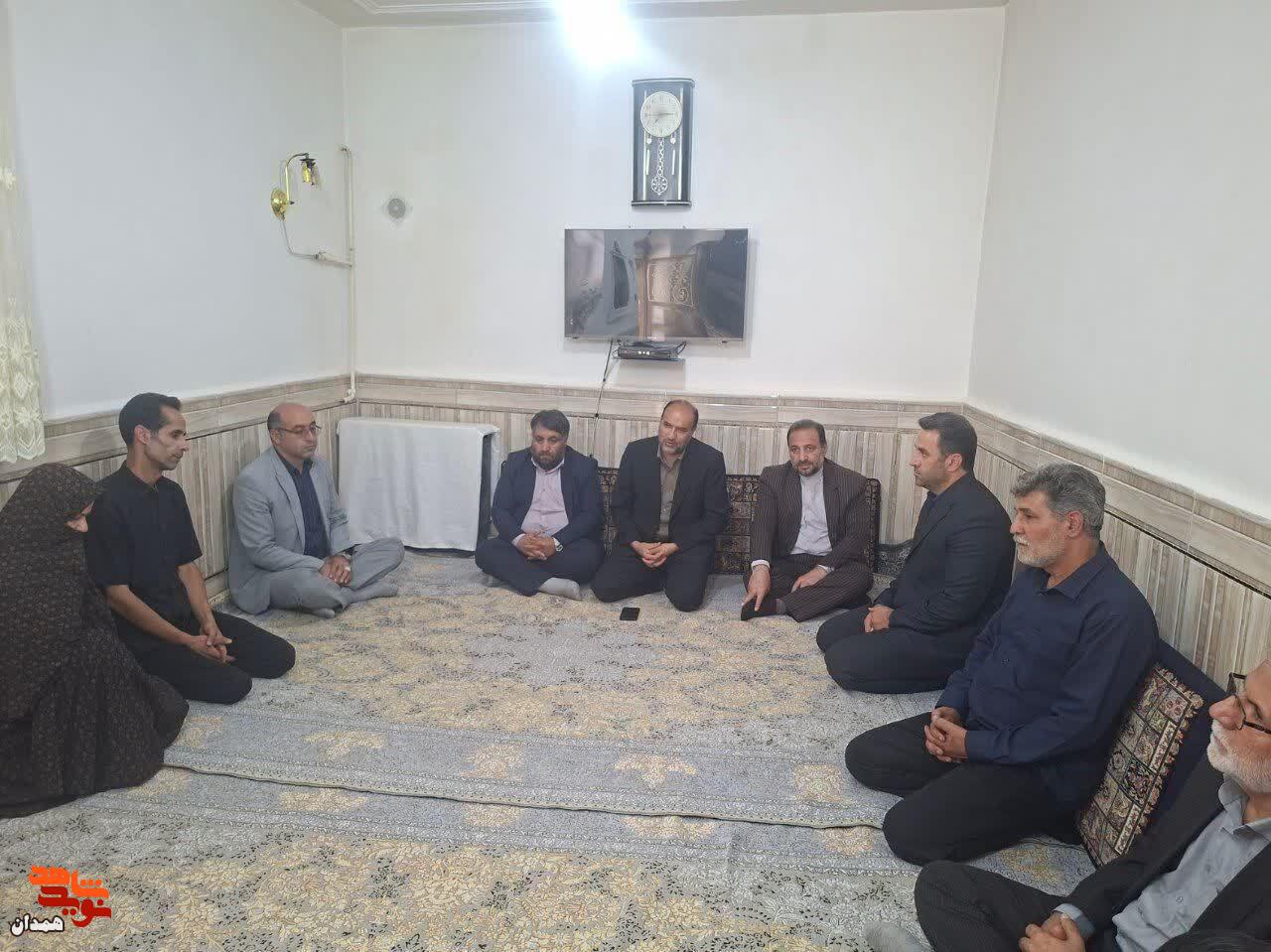 مسئولان میهمان خانواده شهدای ناو جماران شدند مسئولان میهمان خانواده شهدای ناو جماران شدند