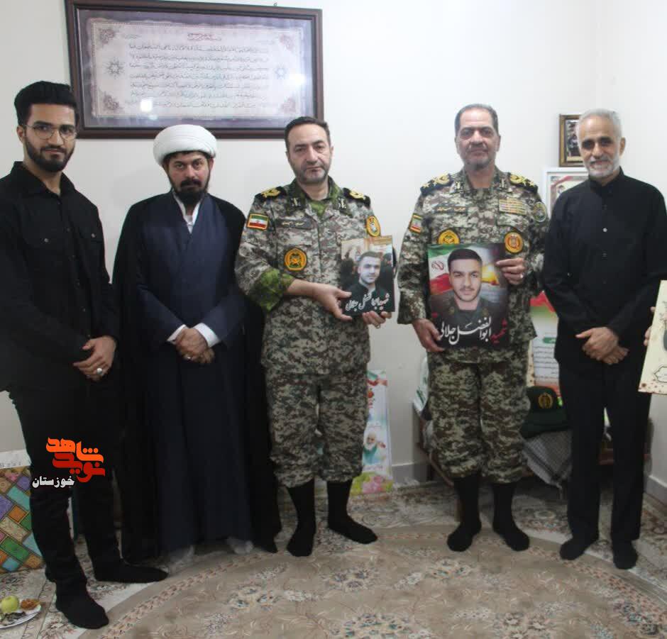 دیدار فرمانده کل نیروی پدافند هوایی ارتش با خانواده شهید «ابوالفضل جلالی» دیدار فرمانده کل نیروی پدافند هوایی ارتش با خانواده شهید «ابوالفضل جلالی»