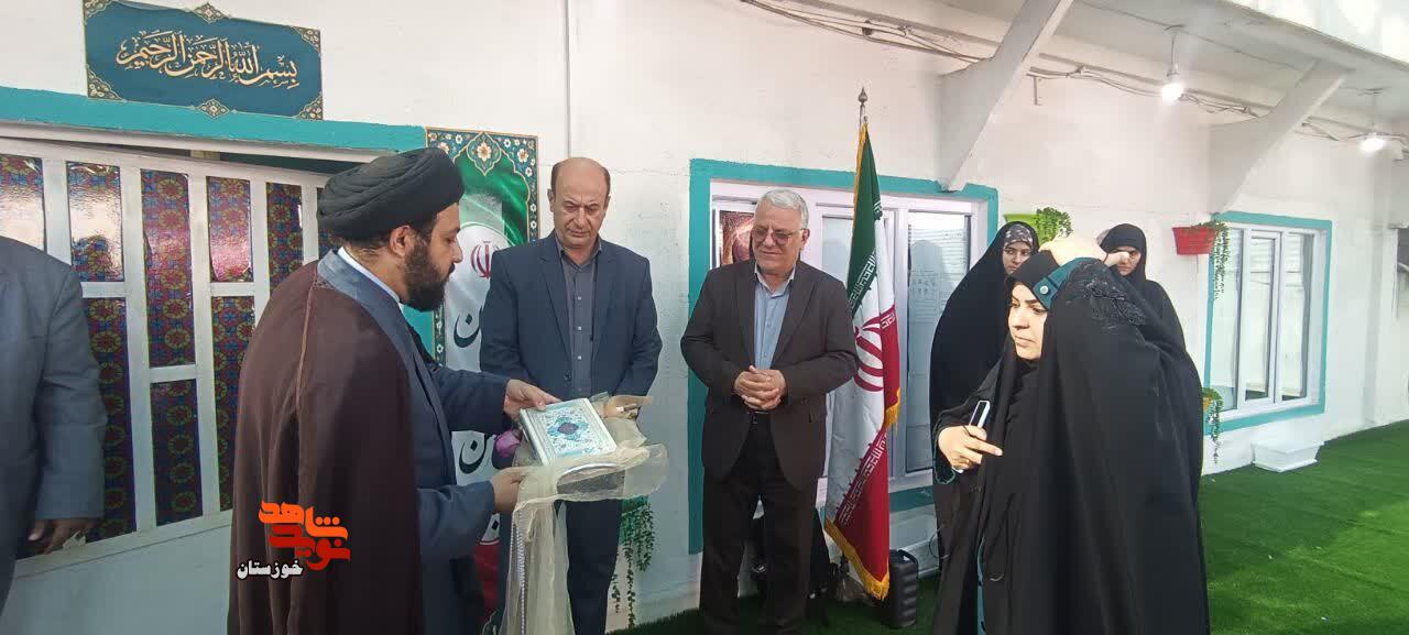گزارش تصویری/ آیین بدرقه فرزند شهید «سعید اسماعیل وندی» از درب منزل تا مدرسه گزارش تصویری/ آیین بدرقه فرزند شهید «سعید اسماعیل وندی» از درب منزل تا مدرسه