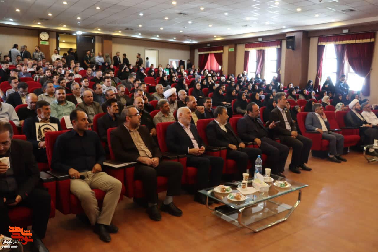 برگزاری مراسم گرامیداشت هفته دفاع مقدس در دانشگاه آزاد ارومیه