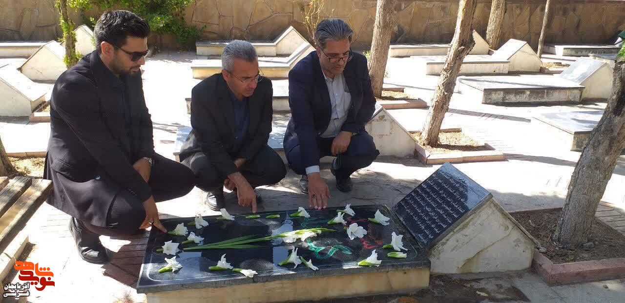 مراسم «میهمانی لاله‌ها» در گلزار شهدای ارومیه