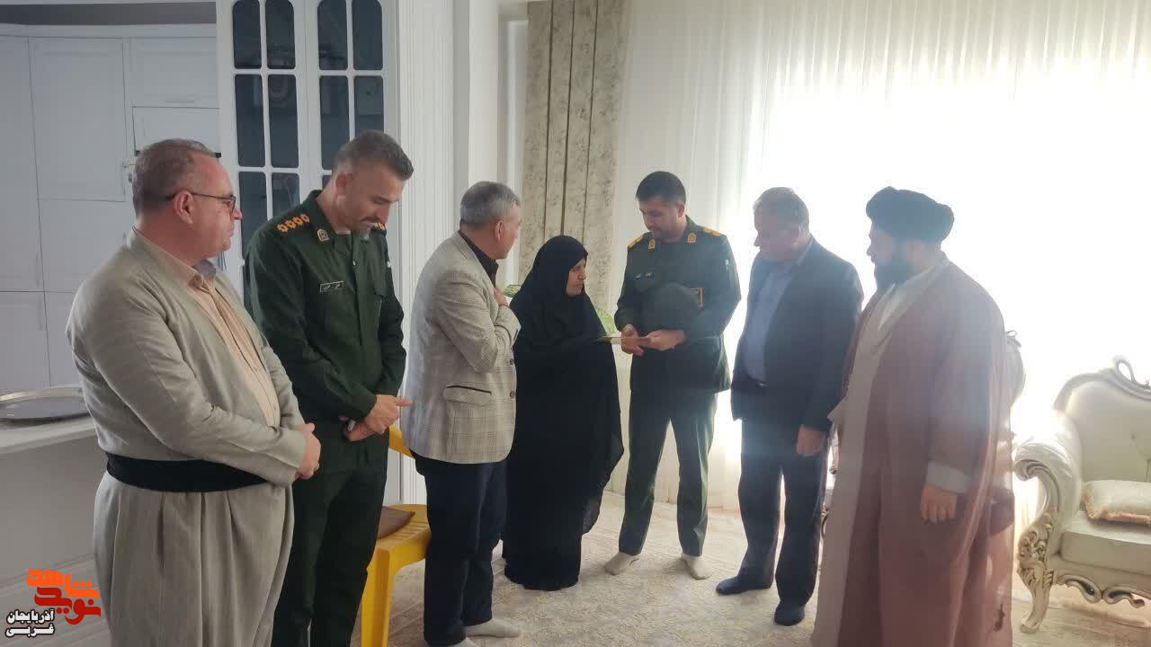 دیدار از خانواده ایثارگران دیدار از خانواده ایثارگران