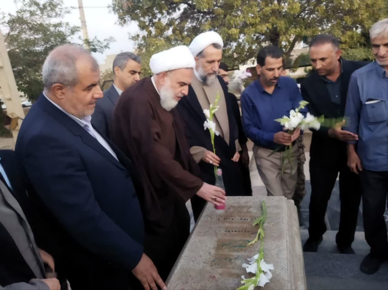تجدید میثاق و غبارروبی مزار مطهر شهدای روستای باورس تجدید میثاق و غبارروبی مزار مطهر شهدای روستای باورس