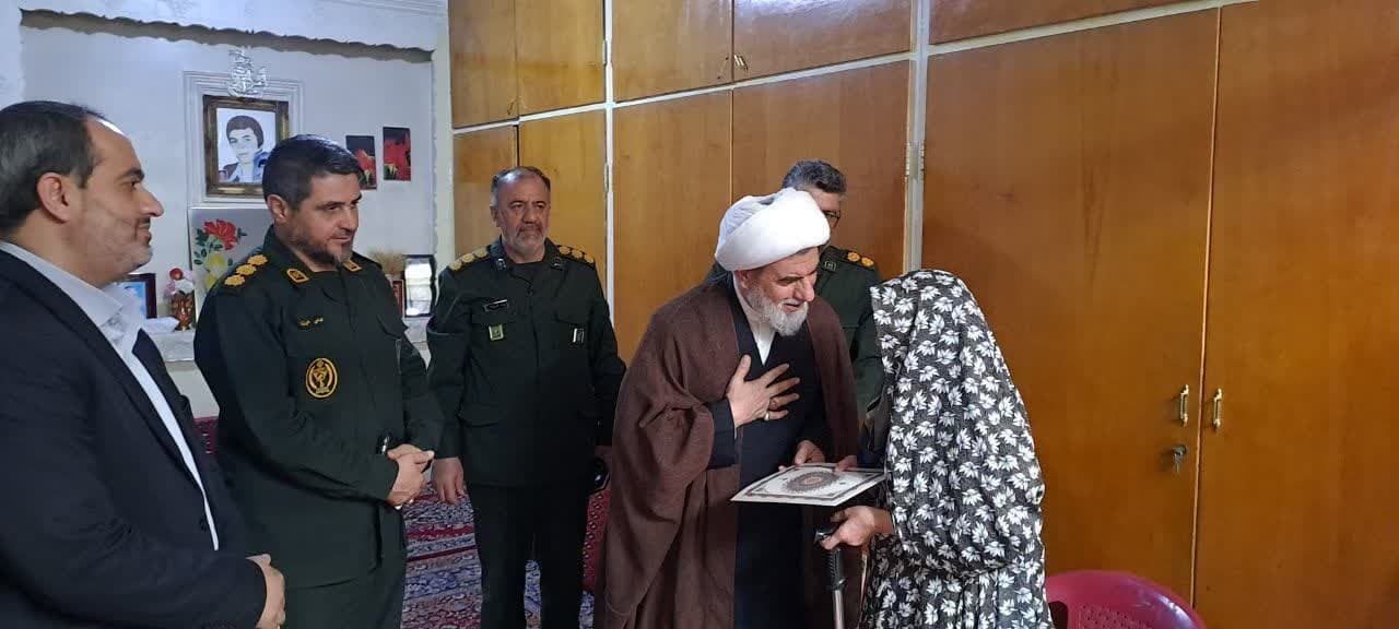 دیدار مسئولان شهرستان بوئینزهرا بهمناسبت هفته دفاع مقدس دیدار مسئولان شهرستان بوئینزهرا بهمناسبت هفته دفاع مقدس