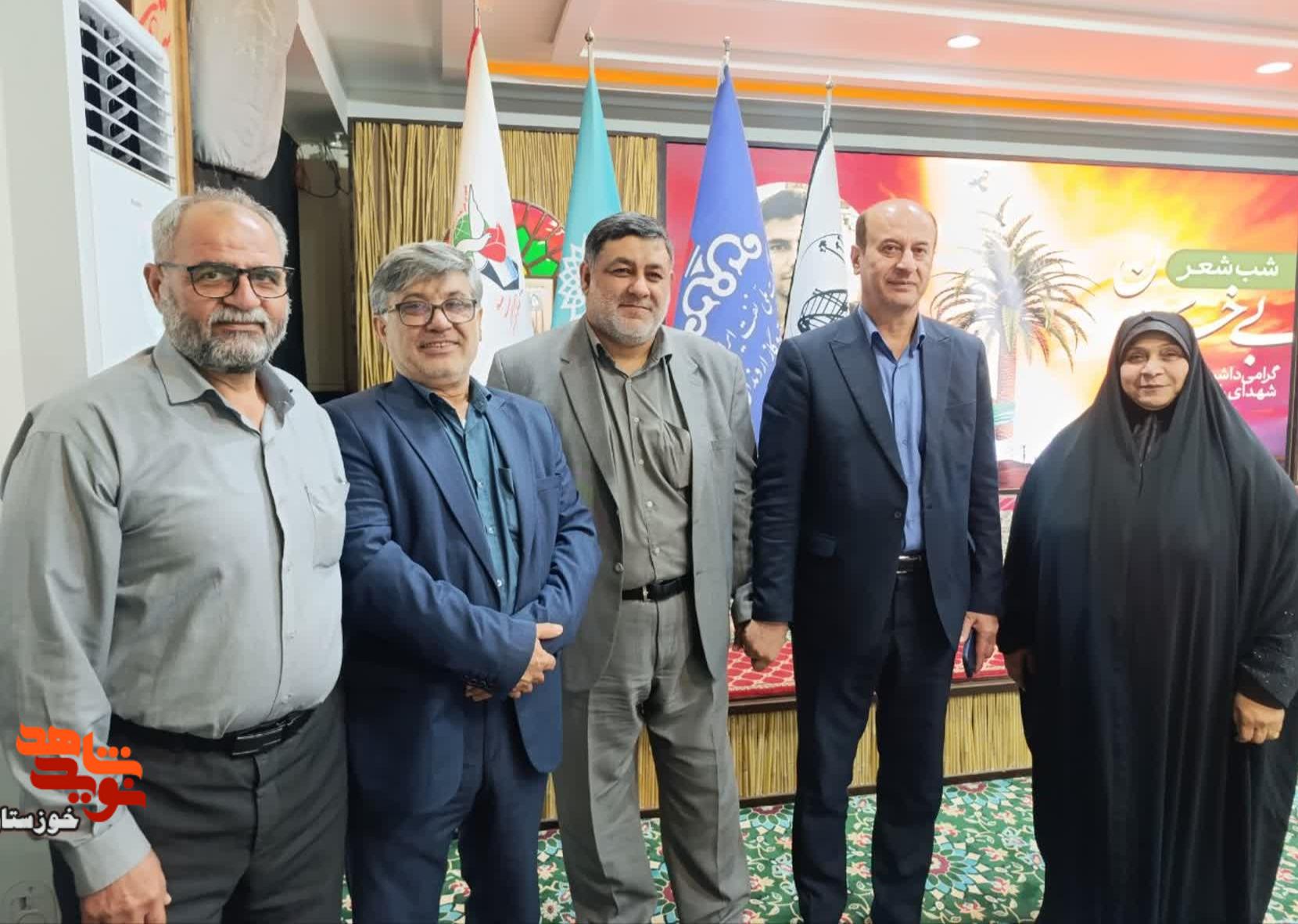 گزارش تصویری/ آیین برگزاری شب شعر «بی‌خزان» با یاد امام شهید و شهیدان راه انقلاب در اهواز