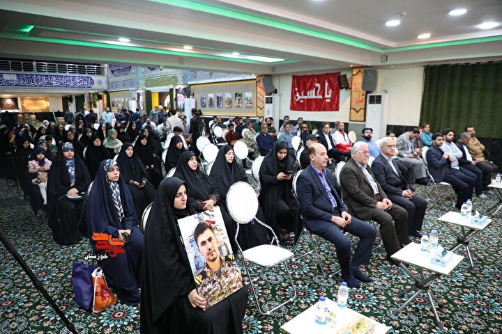 گزارش تصویری/ آیین برگزاری شب شعر «بی‌خزان» با یاد امام شهید و شهیدان راه انقلاب در اهواز
