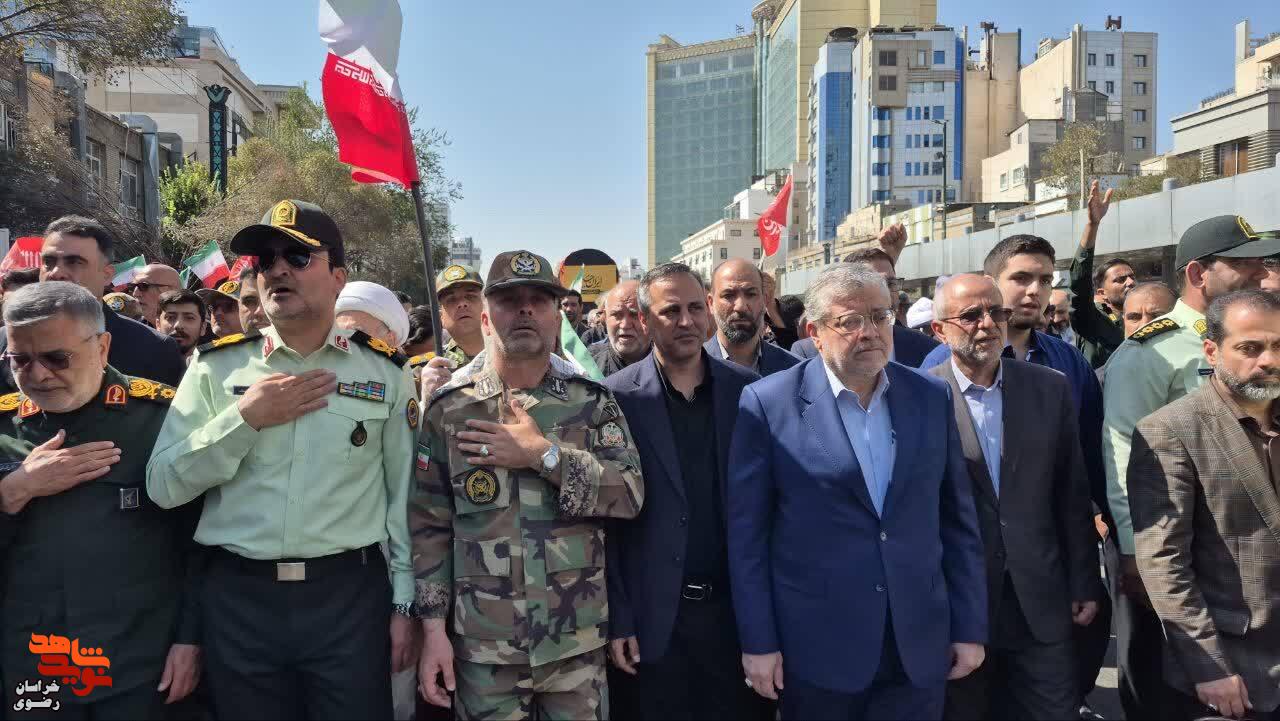 بدرقه حماسی سردار جانباز شهید «حاج حسین ظریفی» تا حرم رضوی بدرقه حماسی سردار جانباز شهید «حاج حسین ظریفی» تا حرم رضوی
