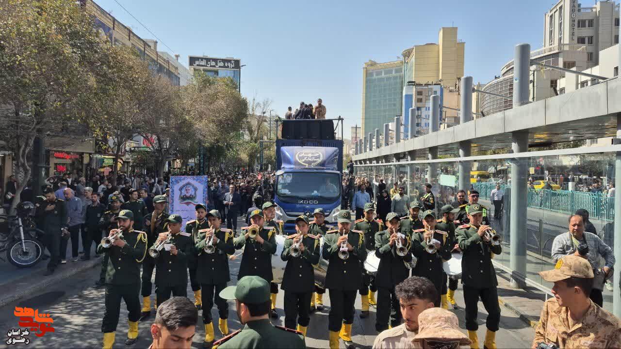 بدرقه حماسی سردار جانباز شهید «حاج حسین ظریفی» تا حرم رضوی بدرقه حماسی سردار جانباز شهید «حاج حسین ظریفی» تا حرم رضوی