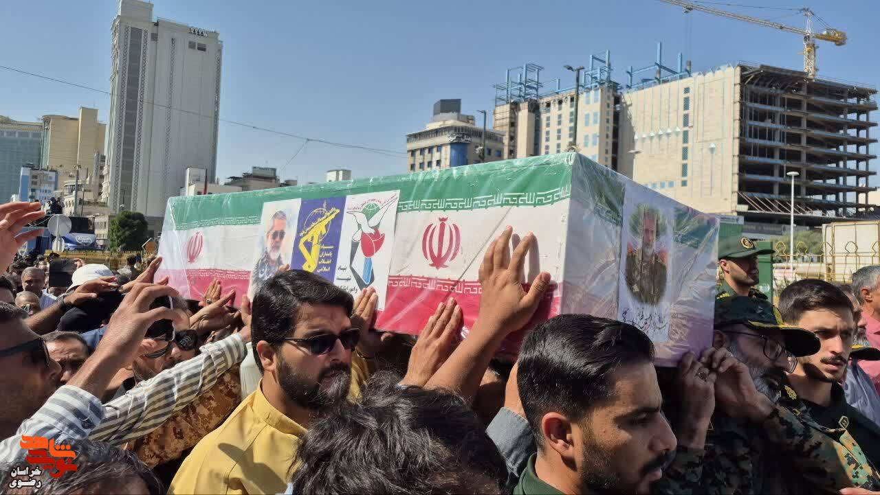 بدرقه حماسی سردار جانباز شهید «حاج حسین ظریفی» تا حرم رضوی بدرقه حماسی سردار جانباز شهید «حاج حسین ظریفی» تا حرم رضوی