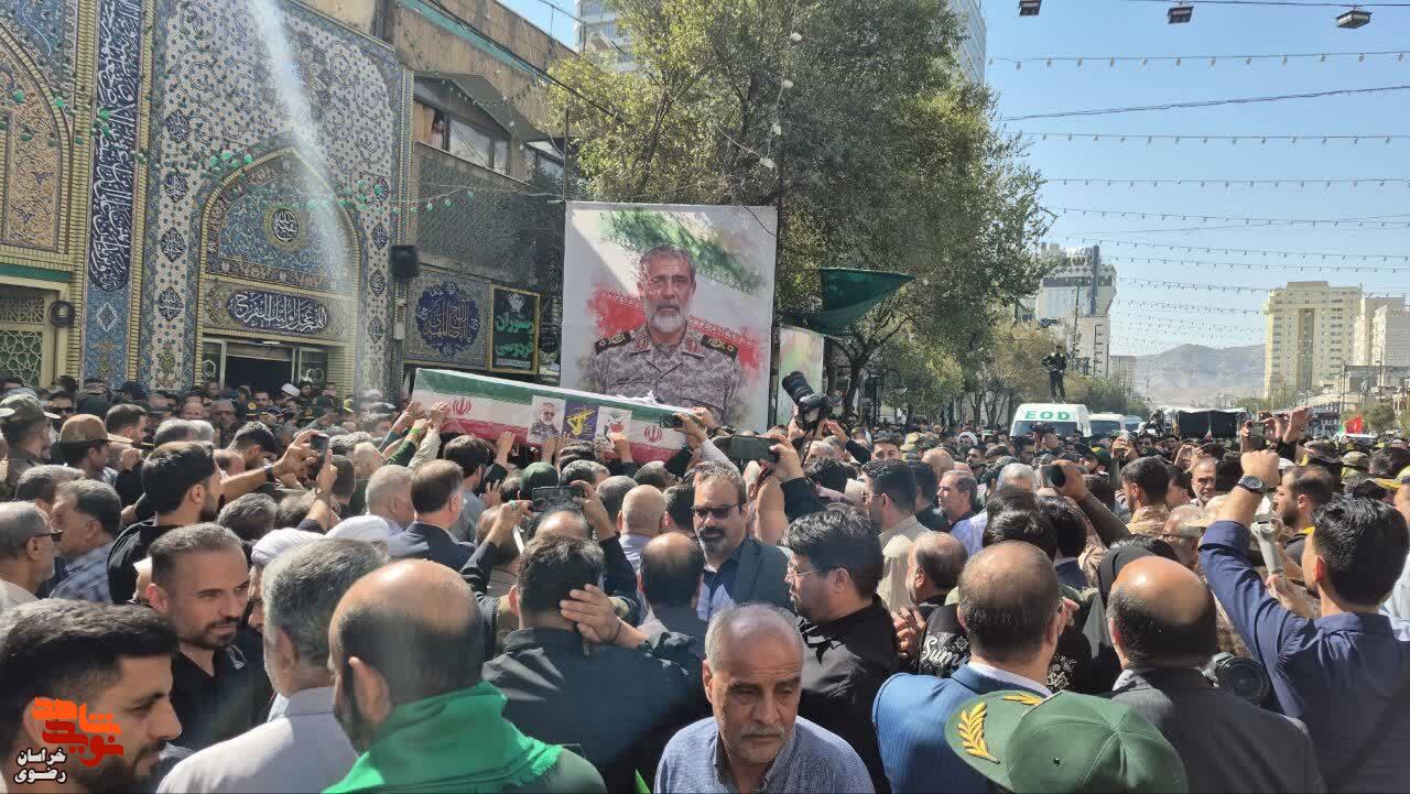 بدرقه حماسی سردار جانباز شهید «حاج حسین ظریفی» تا حرم رضوی بدرقه حماسی سردار جانباز شهید «حاج حسین ظریفی» تا حرم رضوی