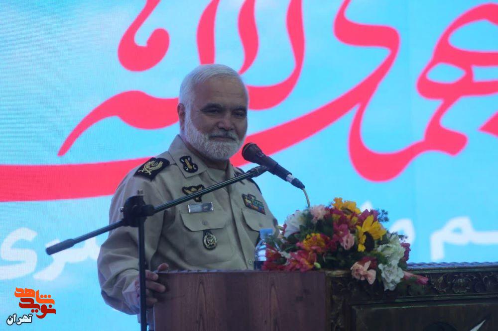 امروز خدمت در نیروهای مسلح؛ خدمت به امام زمان (عج) است/ سپاهی و ارتشی یک لشکر الهی هستند امروز خدمت در نیروهای مسلح؛ خدمت به امام زمان (عج) است/ سپاهی و ارتشی یک لشکر الهی هستند