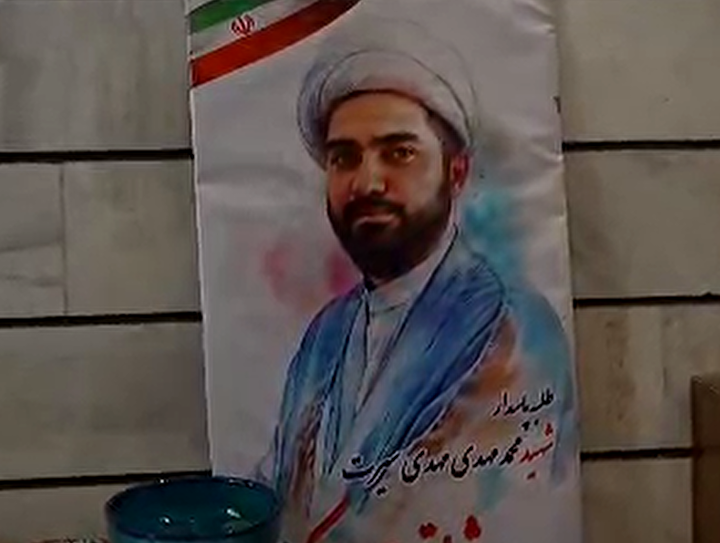 فیلم | همراهی فرزند شهید حجت‌الاسلام «محمدمهدی مهدی‌سیرت» به مدرسه