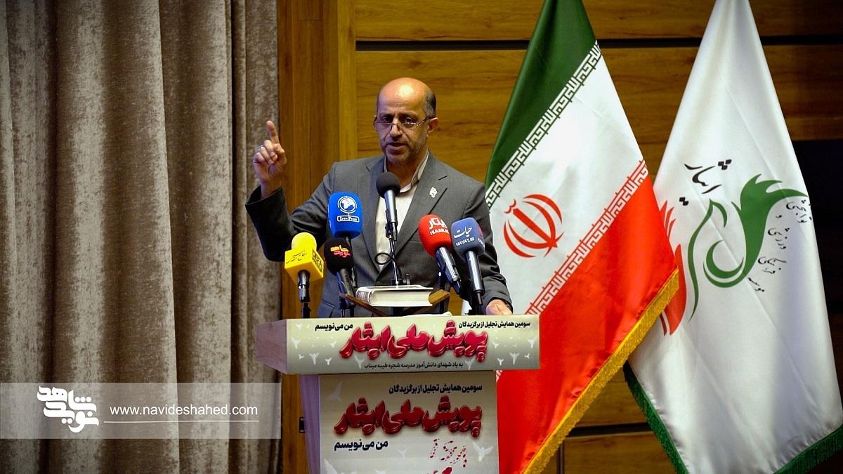 «من می‌نویسم» روایت دانش‌آموزان از ایثار و شهادت/ از شجره طیبه میناب تا ساختن ایران آینده