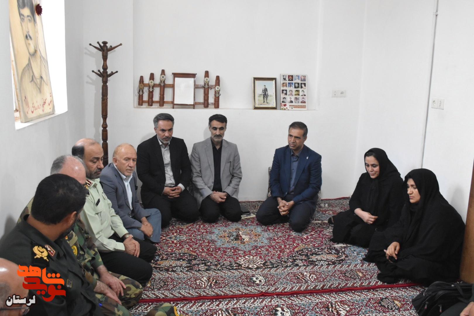 دیدار با خانواده جمعی از شهدای والامقام در خرم‌آباد به مناسبت گرامیداشت هفته دفاع مقدس