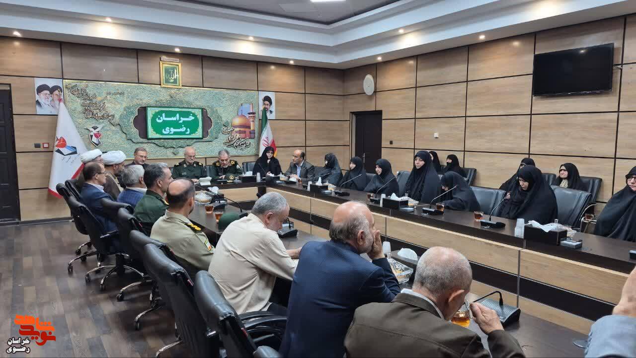 وقتی خانوادهها از فرماندهان شهید روایت میکنند؛ بازخوانی رشادتهای حماسهآفرینان دفاع مقدس وقتی خانوادهها از فرماندهان شهید روایت میکنند؛ بازخوانی رشادتهای حماسهآفرینان دفاع مقدس