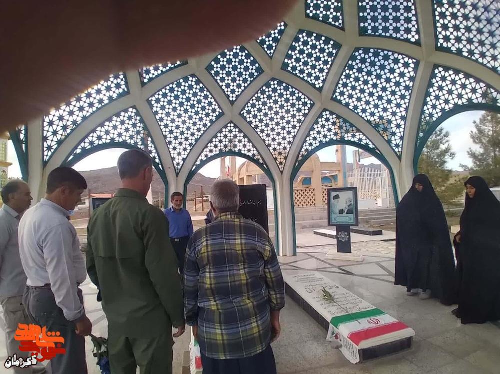 تجدید میثاق با آرمانهای شهدا در شهرستان رابر/ از غبارروبی گلزار مطهر شهدا تا برگزاری یادوارههای خانگی تجدید میثاق با آرمانهای شهدا در شهرستان رابر/ از غبارروبی گلزار مطهر شهدا تا برگزاری یادوارههای خانگی
