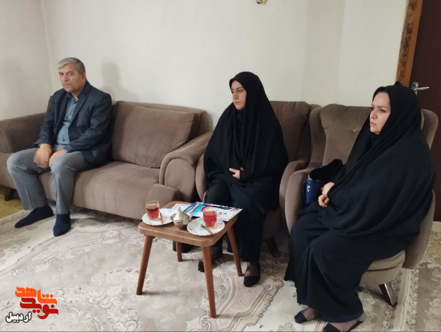 دیدار با خانوادههای شهدا و ایثارگران روستای برندق خلخال+ عکس دیدار با خانوادههای شهدا و ایثارگران روستای برندق خلخال+ عکس
