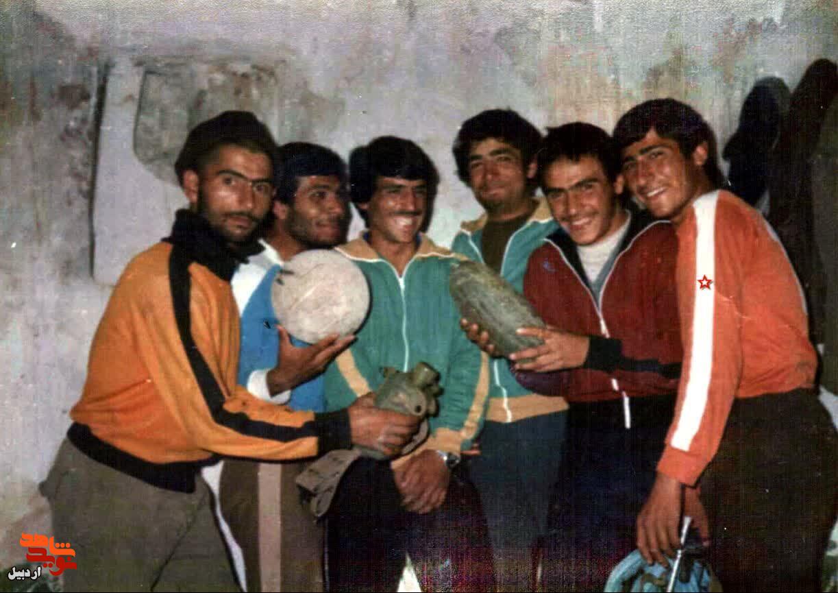تصاویر کمتر دیده شده از فوتبالیست شهید «عزیزالله بجروانی» تصاویر کمتر دیده شده از فوتبالیست شهید «عزیزالله بجروانی»