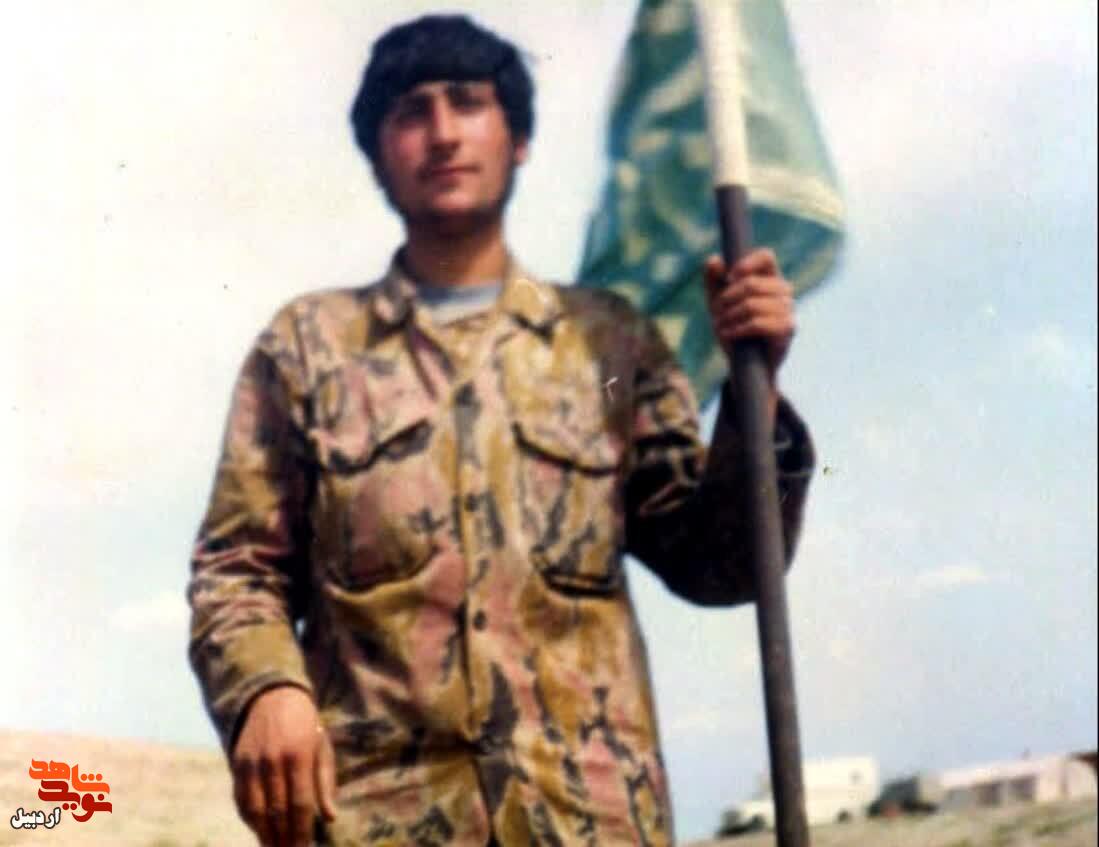 تصاویر کمتر دیده شده از فوتبالیست شهید «عزیزالله بجروانی» تصاویر کمتر دیده شده از فوتبالیست شهید «عزیزالله بجروانی»