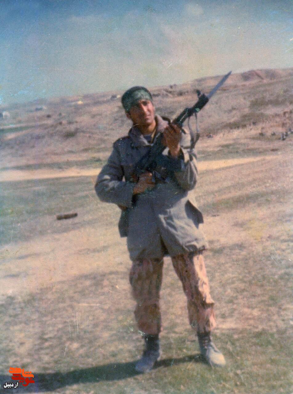 تصاویر کمتر دیده شده از فوتبالیست شهید «عزیزالله بجروانی» تصاویر کمتر دیده شده از فوتبالیست شهید «عزیزالله بجروانی»
