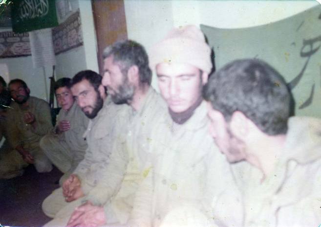 دو نفر جلو : شهید صالح ملک حسینی - شهید غلامرضا احمدی