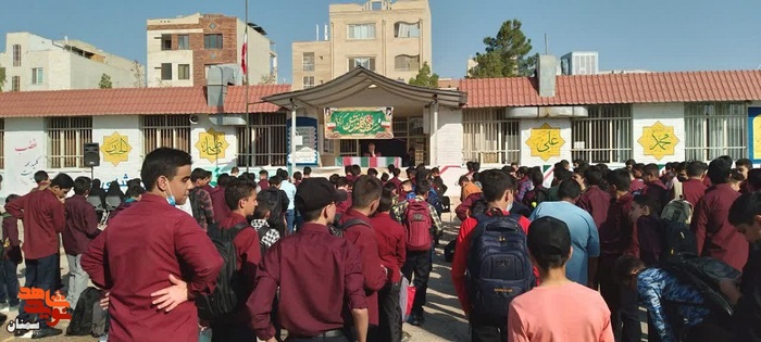 مراسم زنگ ایثار و مقاومت به مناسبت هفته دفاع مقدس و نخستین روز از سال تحصیلی - دوم مهرماه ۱۴۰۱ دبیرستان پسرانه شاهد شهرستان سمنان
