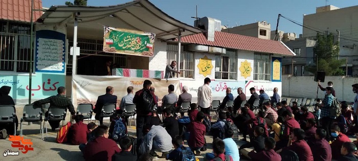 مراسم زنگ ایثار و مقاومت به مناسبت هفته دفاع مقدس و نخستین روز از سال تحصیلی - دوم مهرماه ۱۴۰۱ دبیرستان پسرانه شاهد شهرستان سمنان