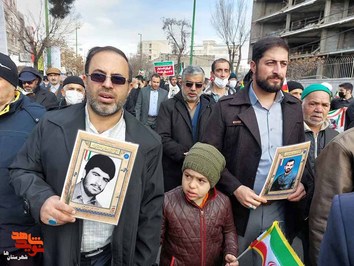 راهپیمایی ۲۲ بهمن در شهرستان ری و توزیع تصاویر شهدا 