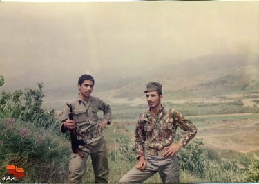 سمت راست: شهید مرتضی رحیمی