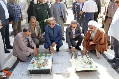 گلباران قبور مطهر شهدا به مناسبت فتح خرمشهر- چهارم خردادماه ۱۴۰۲ گلزار شهدای فردوس رضای شهرستان دامغان