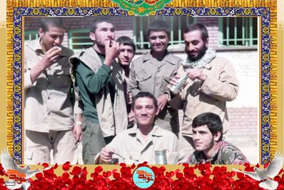 ردیف ایستاده نفر سمت راست شهید محمدرضا خدابنده‌لو