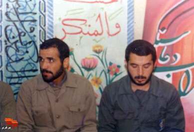 از چپ: شهید سیداحمد حسینی - احمد عطار