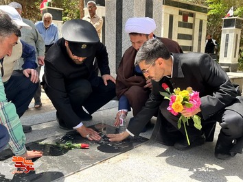 ادای احترام خادمان حرم امام رضا(ع) به شهدا- دوازدهم اردیبهشت ۱۴۰۴ گلزار شهدای شهرستان میامی