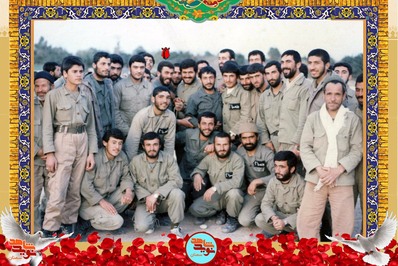 ردیف ایستاده نفر پنجم از چپ شهید غلامعلی صداقتی