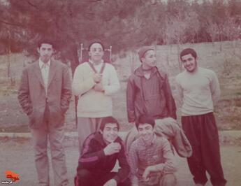 پارک کوهستان پس از کوهنوردی – سال ۱۳۶۰
ایستاده از راست:
«شهیدیدالله دلفانی، شهید شهاب‌الدین محرابی، محمد محرابی، کامران صفری»