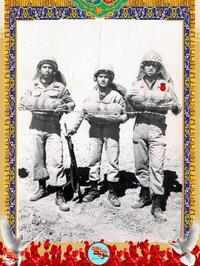 نفر سمت راست شهید الیاس میرعبدالله