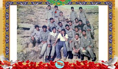 ردیف ایستاده نفر دوم از چپ جانباز ۷۰ درصد مرتضی سعدالدین