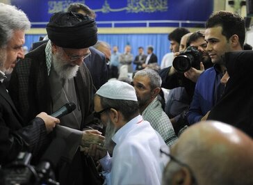 دیدار جانباز هفتاد درصد شهید شیرعلی رحمانی با مقام معظم رهبری