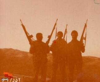 شهید «سیدمعصوم حسینی» نفر وسط