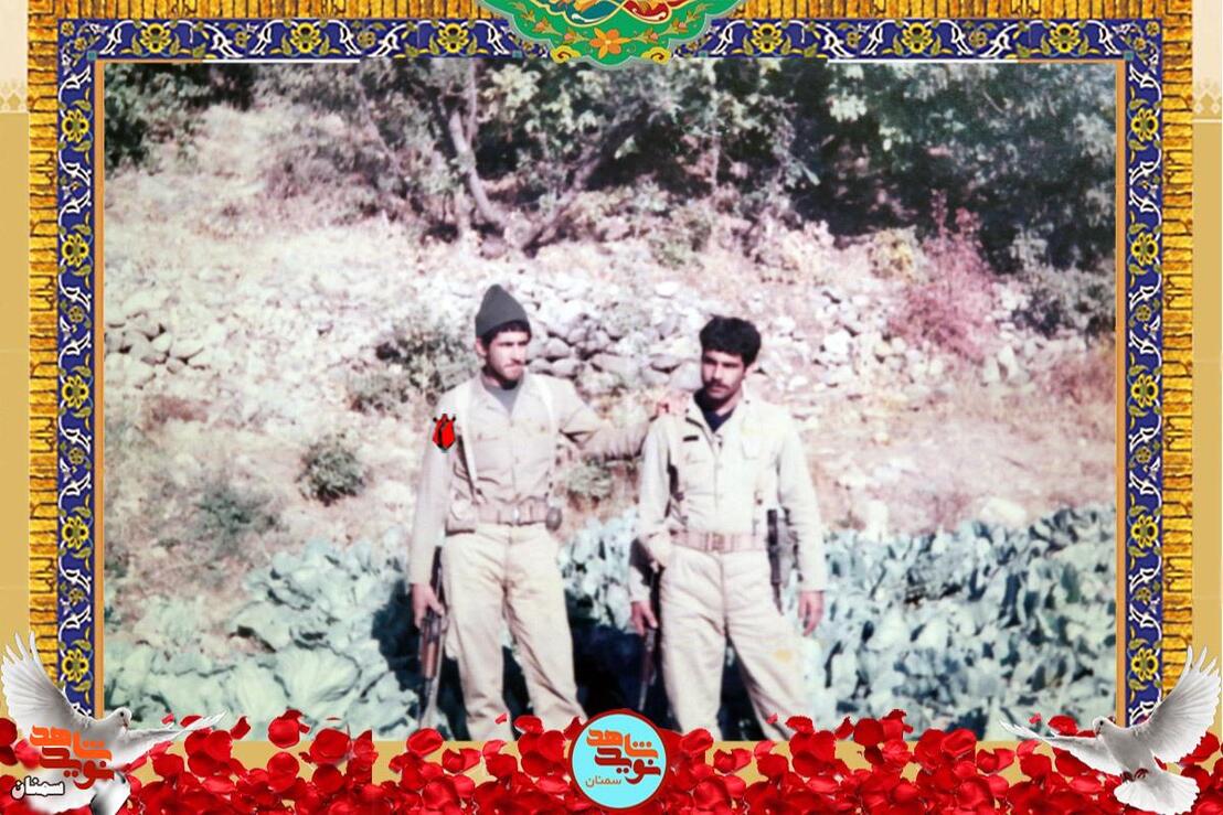 نفر سمت چپ شهید داود خاکساری