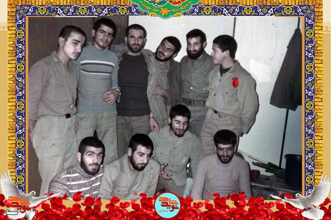 ردیف ایستاده نفر اول از راست شهید حمیدرضا یدالهی