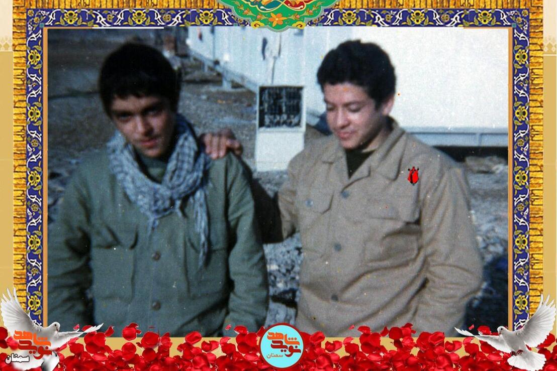 نفر سمت راست شهید حمیدرضا یدالهی