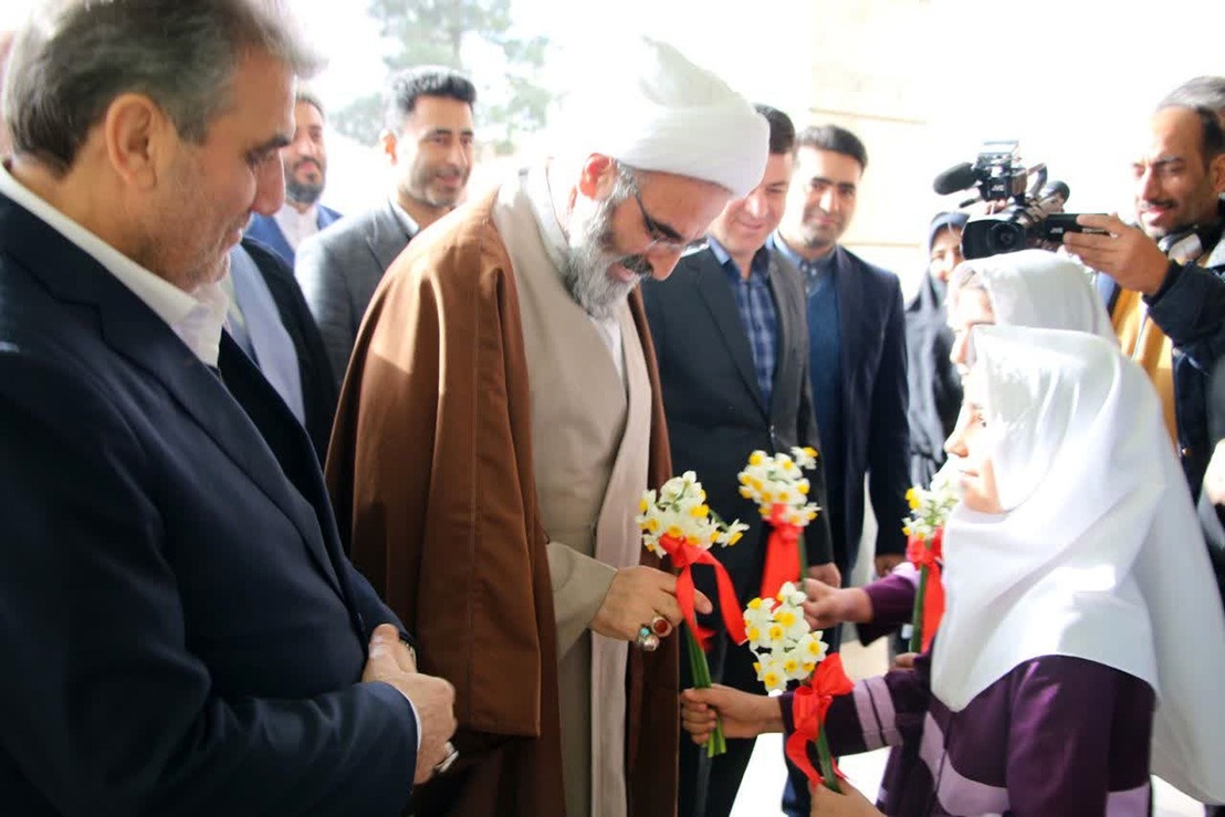 آیین نواختن زنگ انقلاب- دوازدهم بهمن‌ماه ۱۴۰۴ آموزشگاه دخترانه حکیم الهی شهرستان سمنان