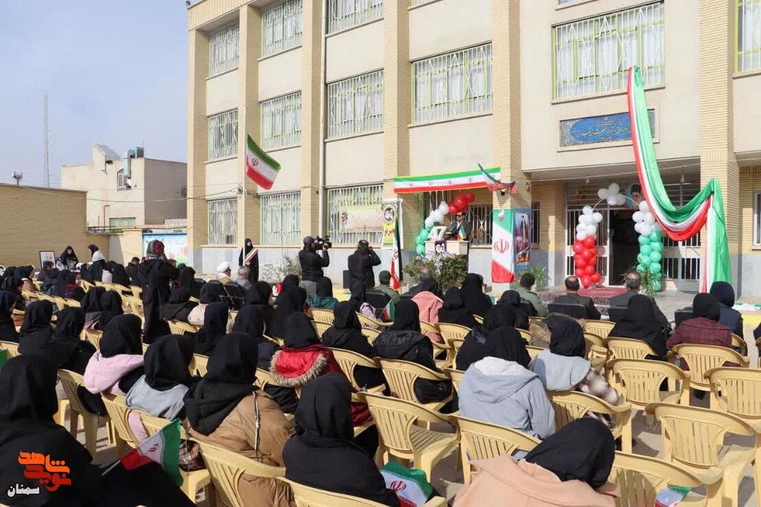 آیین نواختن زنگ انقلاب- دوازدهم بهمن‌ماه ۱۴۰۴ دبیرستان نمونه دولتی دخترانه حضرت زینب(س) شهرستان دامغان