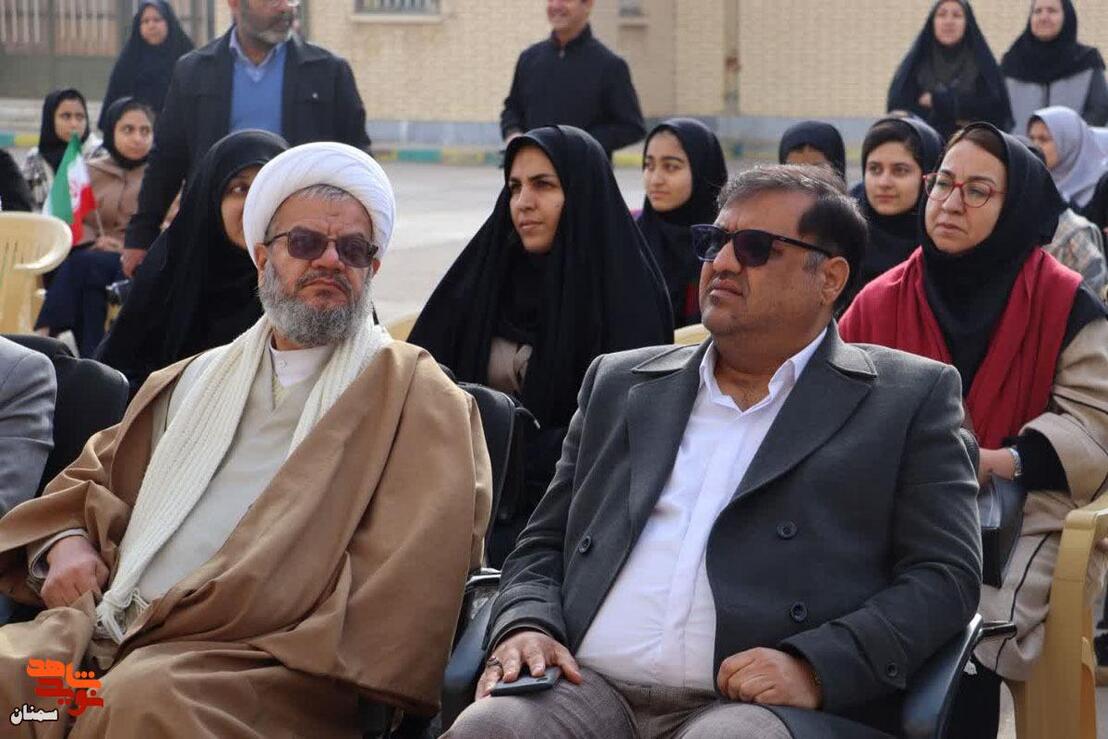 آیین نواختن زنگ انقلاب- دوازدهم بهمن‌ماه ۱۴۰۴ دبیرستان نمونه دولتی دخترانه حضرت زینب(س) شهرستان دامغان