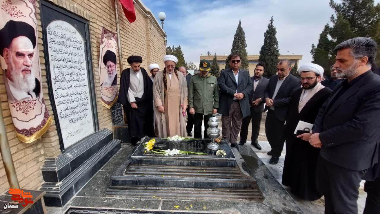 گلباران مزار شهید انقلاب «حسین امینیان»- دوازدهم بهمن‌۱۴۰۴  زیارتگاه بکیربن‌اعین شهرستان دامغان